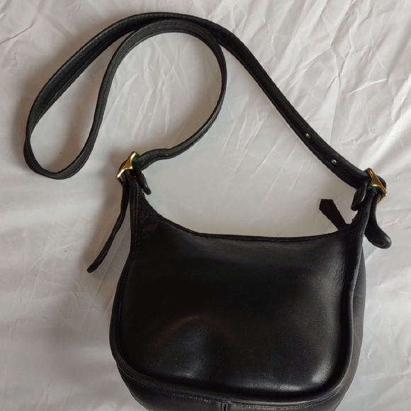 Elegant Black Leather Shoulder Bag - Picture 11 of 11